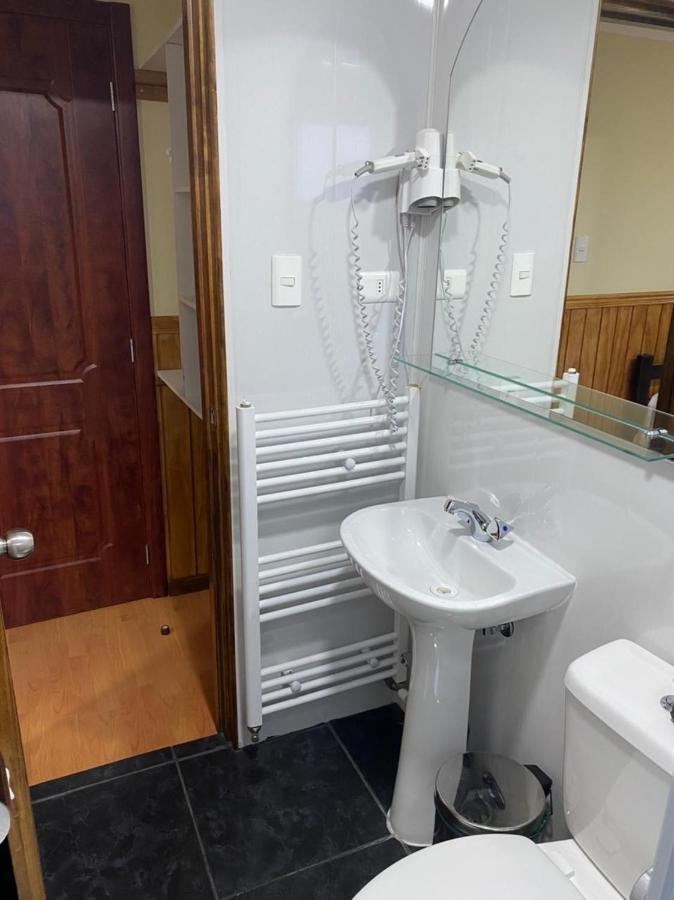 Hostal America En Puerto Natales Bagian luar foto