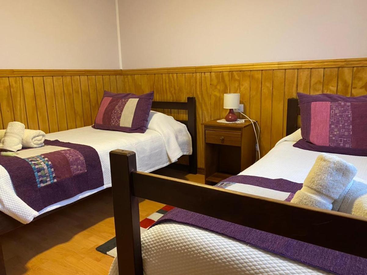 Hostal America En Puerto Natales Bagian luar foto