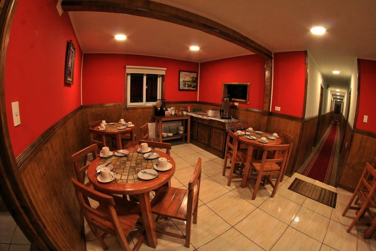 Hostal America En Puerto Natales Bagian luar foto