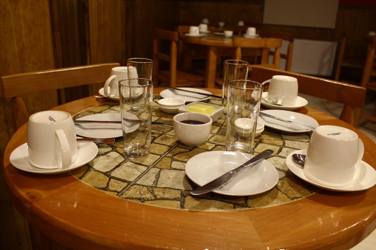 Hostal America En Puerto Natales Bagian luar foto